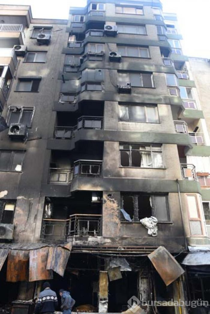 Yedi katlı bina 2 saatte böyle oldu!