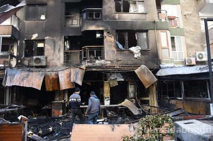 Yedi katlı bina 2 saatte böyle oldu!