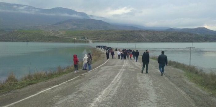 Dakikalar içinde sular altında kaldı