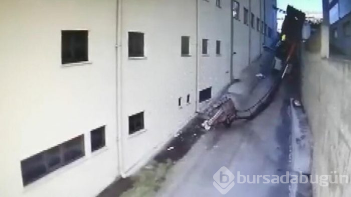 Devrilince asılı kaldı