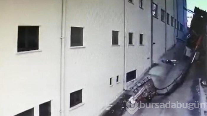 Devrilince asılı kaldı