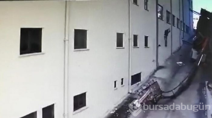 Devrilince asılı kaldı
