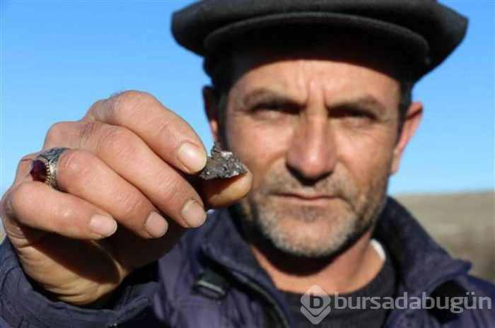 Tarlasında bulduğu gök taşını bakın ne yaptı!