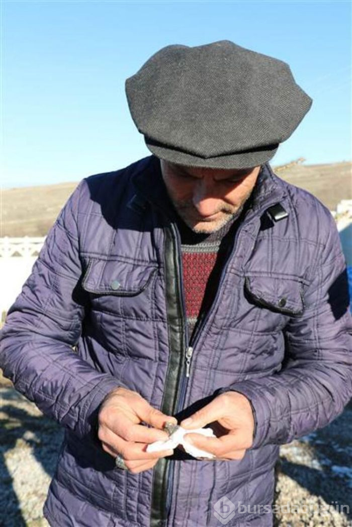Tarlasında bulduğu gök taşını bakın ne yaptı!