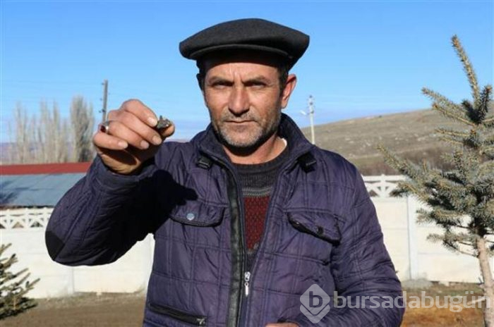 Tarlasında bulduğu gök taşını bakın ne yaptı!