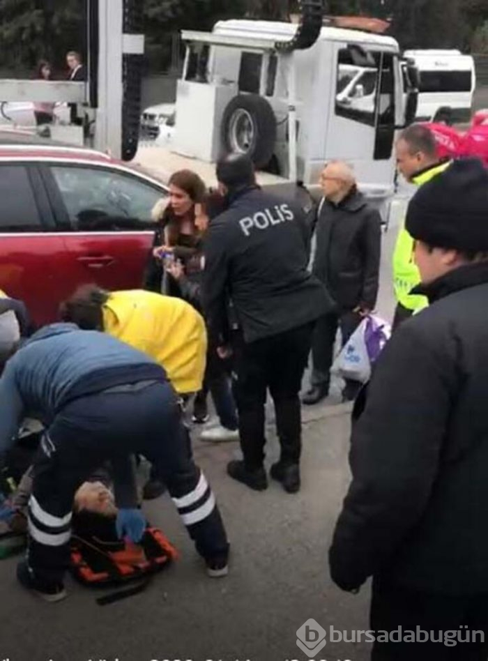 Çekicinin kaldırdığı araçtan düştü!