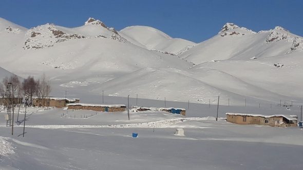 3 bin rakımlı yayla beyazlar içinde kaldı