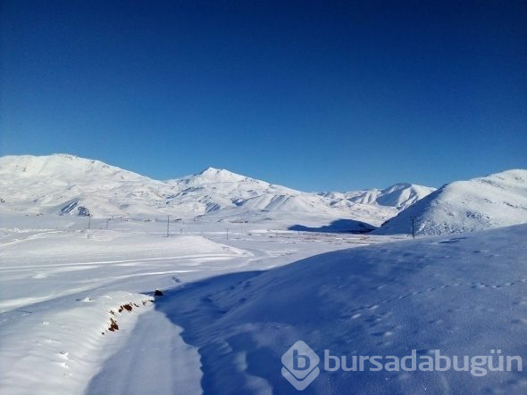 3 bin rakımlı yayla beyazlar içinde kaldı