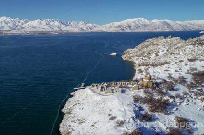 Akdamar adası beyaza büründü