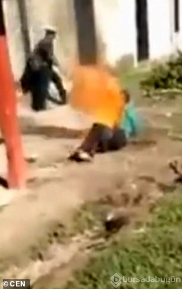 Köylüler, adamı benzin dökerek yaktı