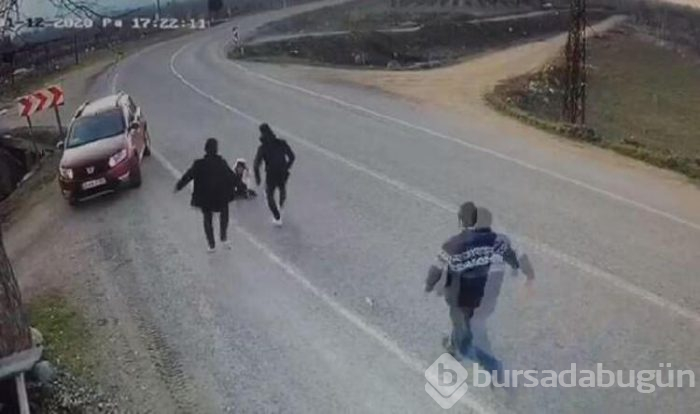 Otomobilden düşen çocuk ölümden döndü
