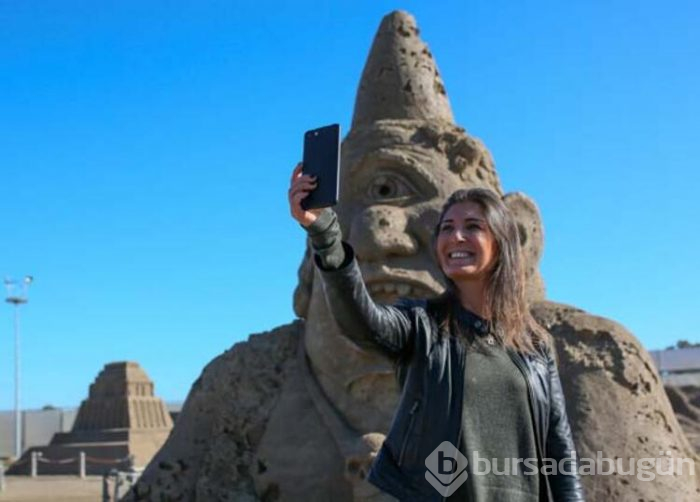 Antalya'da kumdan heykellere yoğun ilgi 