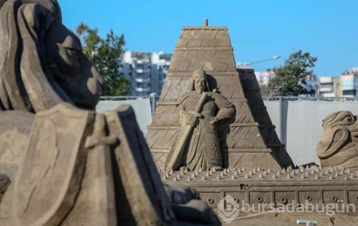 Antalya'da kumdan heykellere yoğun ilgi 