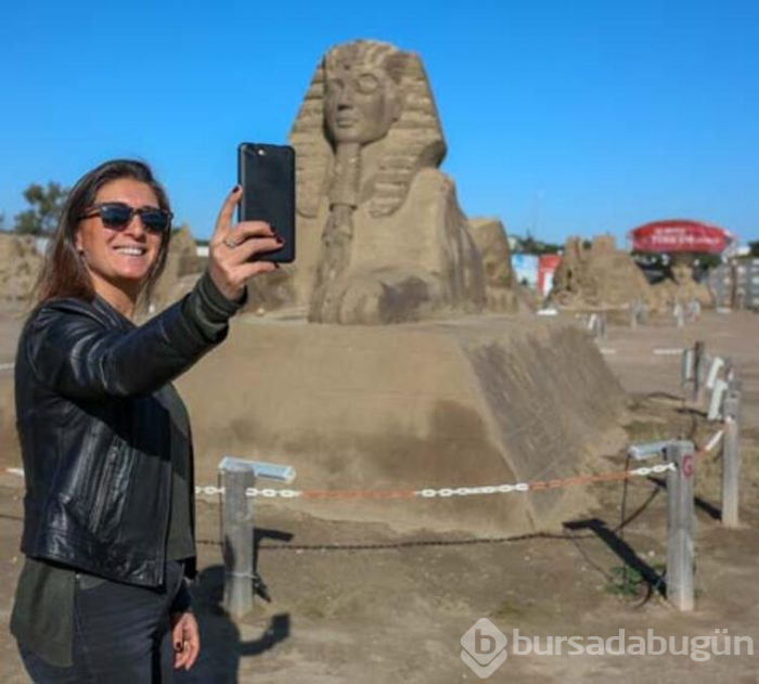 Antalya'da kumdan heykellere yoğun ilgi 