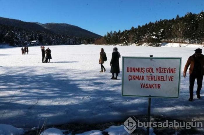 Buz üstünde tehlikeli yürüyüş