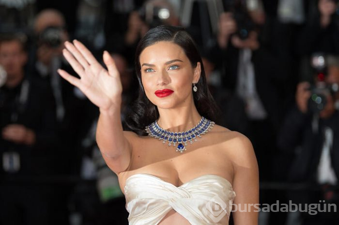 Adriana Lima: Böyle bir sevgiliyi hak ediyorum!