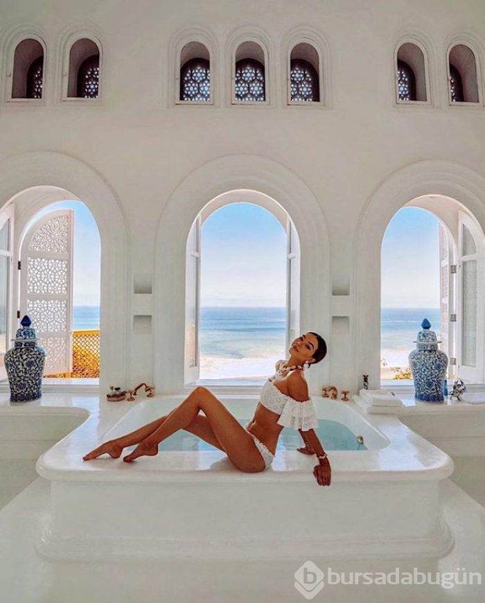 Tara Whiteman fotoğraf paylaşarak yılda 1 milyon dolar kazanıyor