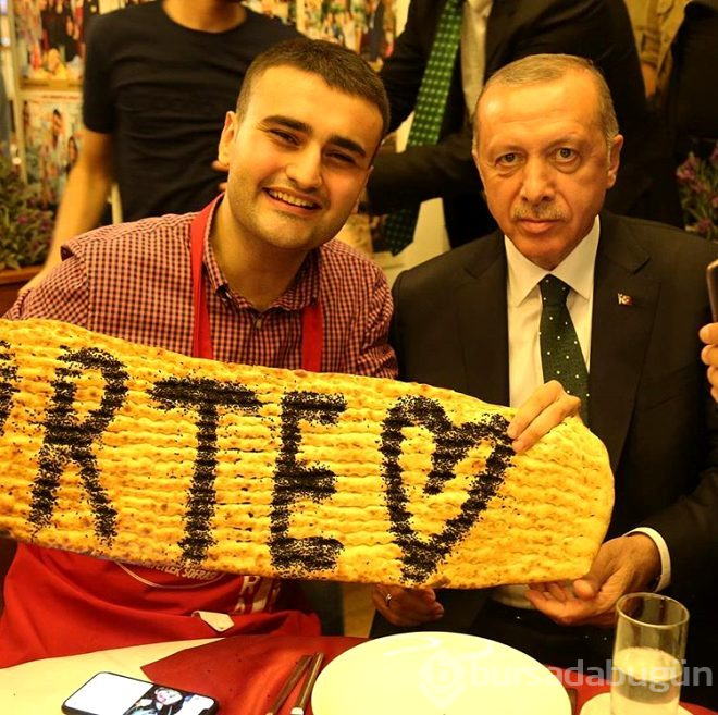 Öldü haberiyle Twitter'ı sallayan CZN Burak kimdir?
