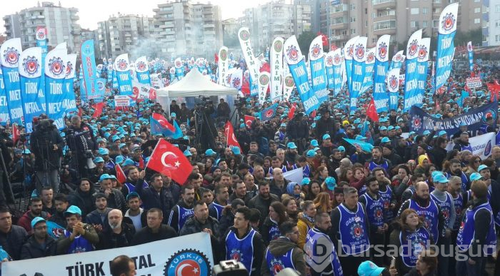 Bursa'da on binlerce metal emekçisi meydanda!	