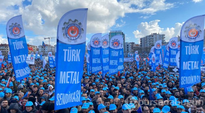 Bursa'da on binlerce metal emekçisi meydanda!	