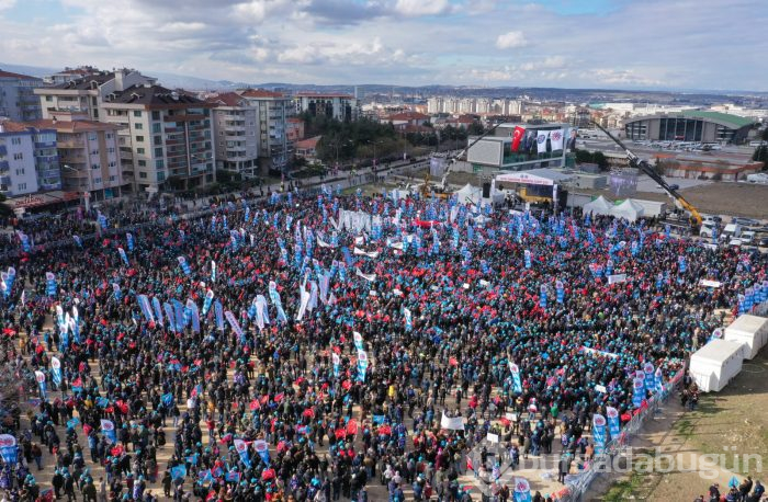 Bursa'da on binlerce metal emekçisi meydanda!	