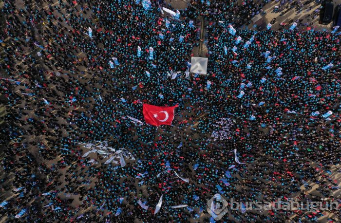 Bursa'da on binlerce metal emekçisi meydanda!	