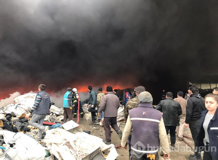 Bursa'da geri dönüşüm fabrikasında büyük yangın	
