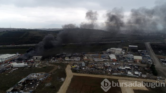 Bursa'da geri dönüşüm fabrikasında büyük yangın	