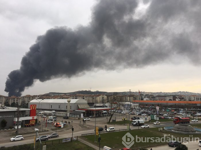 Bursa'da geri dönüşüm fabrikasında büyük yangın	