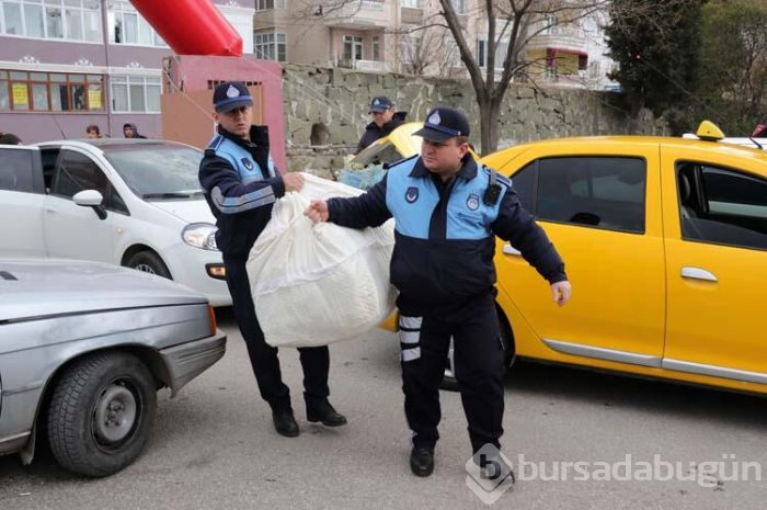 Yardım paketlerinden çıkan notlar herkesi duygulandırdı