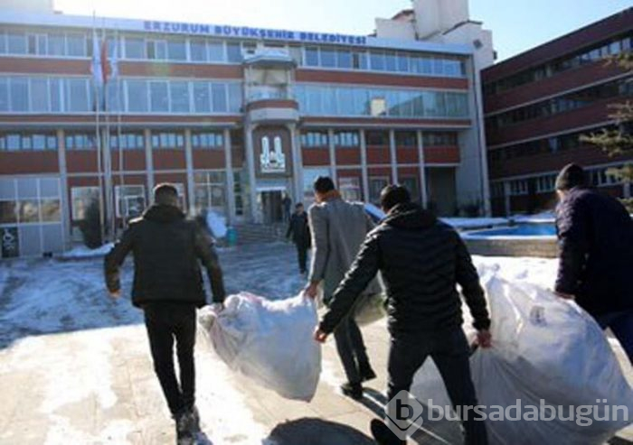 Yardım paketlerinden çıkan notlar herkesi duygulandırdı