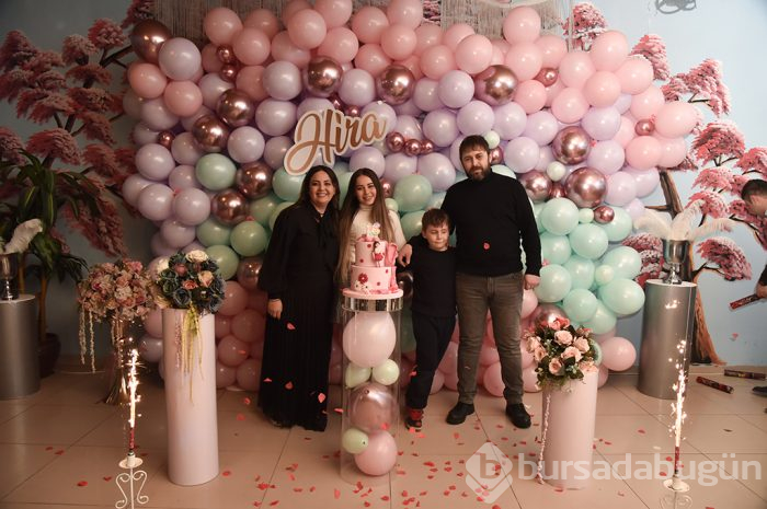 Bursa'da oryantal eşliğinde muhteşem doğum günü