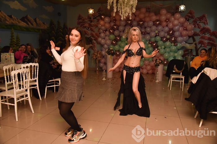 Bursa'da oryantal eşliğinde muhteşem doğum günü