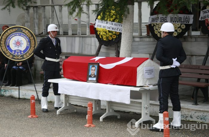 Bursa'da kaza kurşunuyla ölen polis gözyaşlarıyla uğurlandı	
