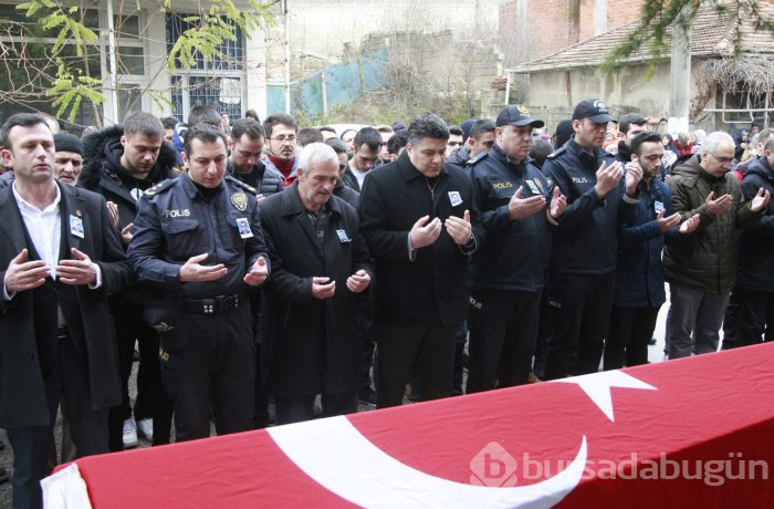 Bursa'da kaza kurşunuyla ölen polis gözyaşlarıyla uğurlandı	