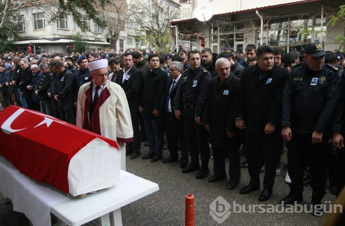 Bursa'da kaza kurşunuyla ölen polis gözyaşlarıyla uğurlandı	