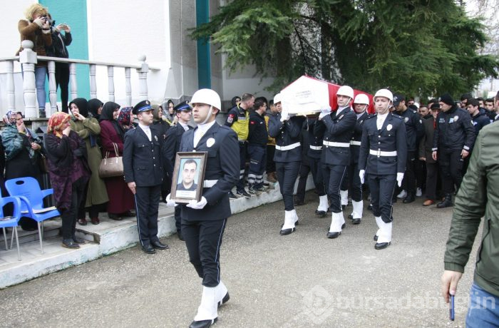 Bursa'da kaza kurşunuyla ölen polis gözyaşlarıyla uğurlandı	