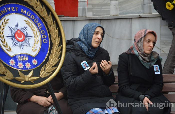 Bursa'da kaza kurşunuyla ölen polis gözyaşlarıyla uğurlandı	