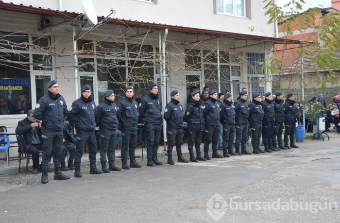 Bursa'da kaza kurşunuyla ölen polis gözyaşlarıyla uğurlandı	