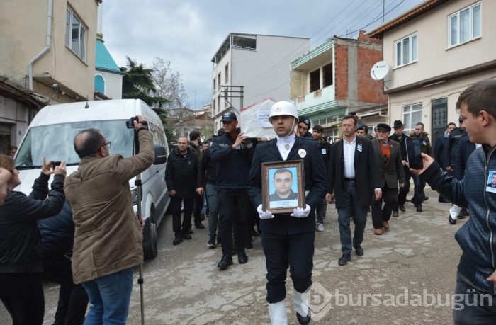 Bursa'da kaza kurşunuyla ölen polis gözyaşlarıyla uğurlandı	