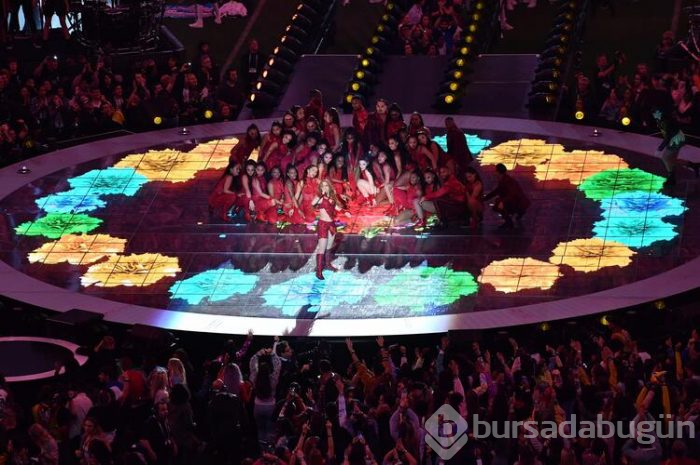 Shakira ve Jennifer Lopez, Süper Kupa devre arasına damga vurdu!