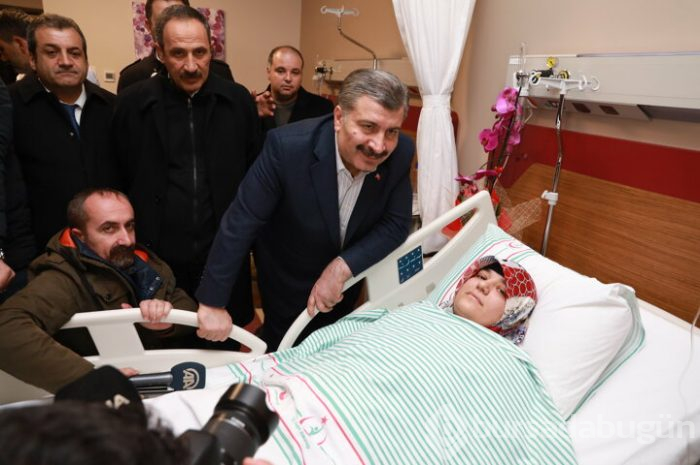Enkaz altından kurtarılan Azize Çelik yeni evine kavuştu