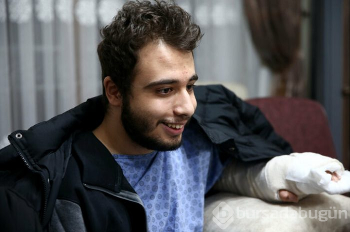 Enkaz altından kurtarılan Azize Çelik yeni evine kavuştu