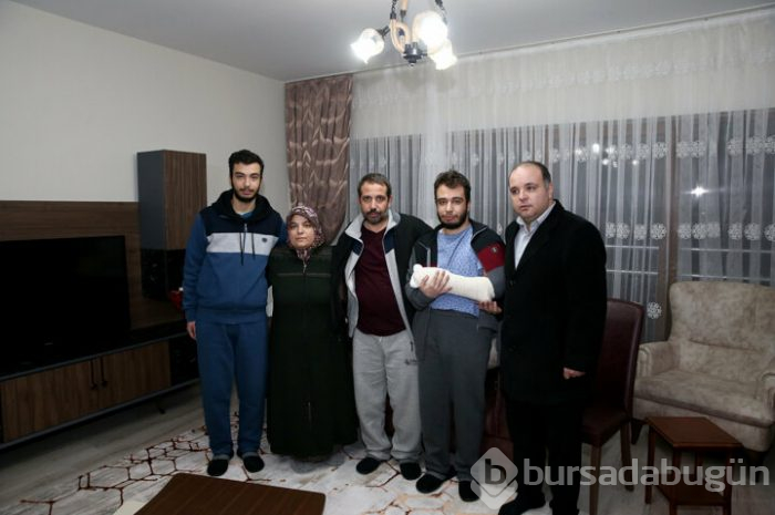 Enkaz altından kurtarılan Azize Çelik yeni evine kavuştu