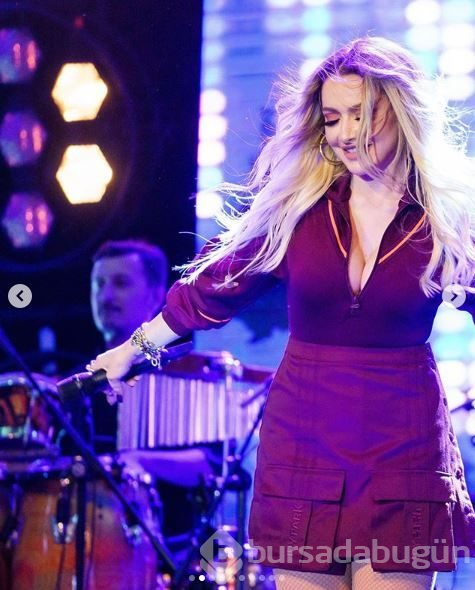Hadise göğüs dekolteli pozlarıyla dolu dizgin!