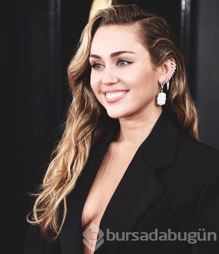Miley Cyrus ve Cody Simpson'dan banyoda poz!