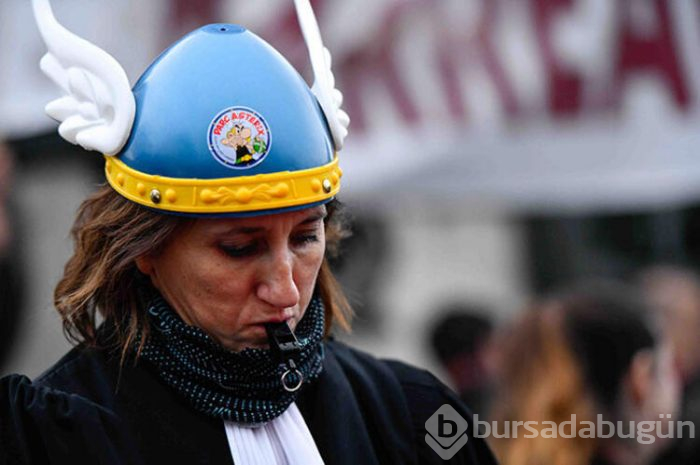 Bu kez avukatlar sokağa çıktı