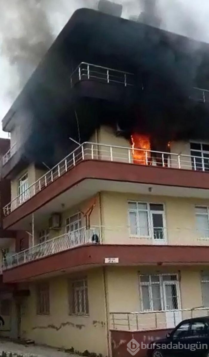 Yangın çıkan evde uyuya kalan Merve'yi komşular kurtardı!