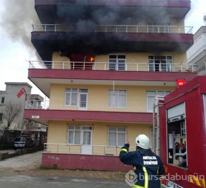 Yangın çıkan evde uyuya kalan Merve'yi komşular kurtardı!