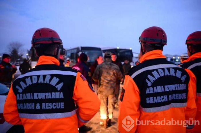 Askeri uçak Van'a indi! AFAD ve Jandarma personeli...